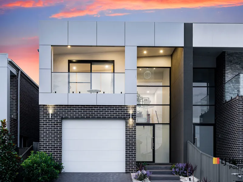 Family Entertainer Within Minutes To The Station