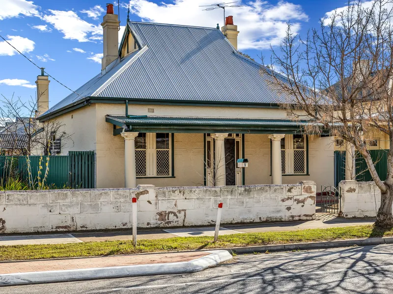 Huge potential on corner site!