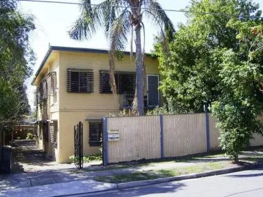 Top Floor unit in top location !