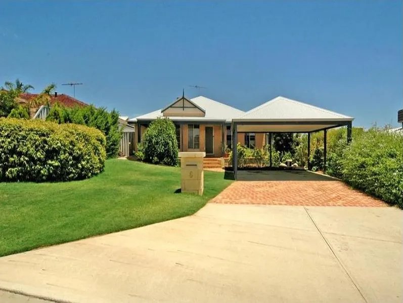 GREAT FAMILY HOME IN WELL SOUGHT AFTER LOCATION !!