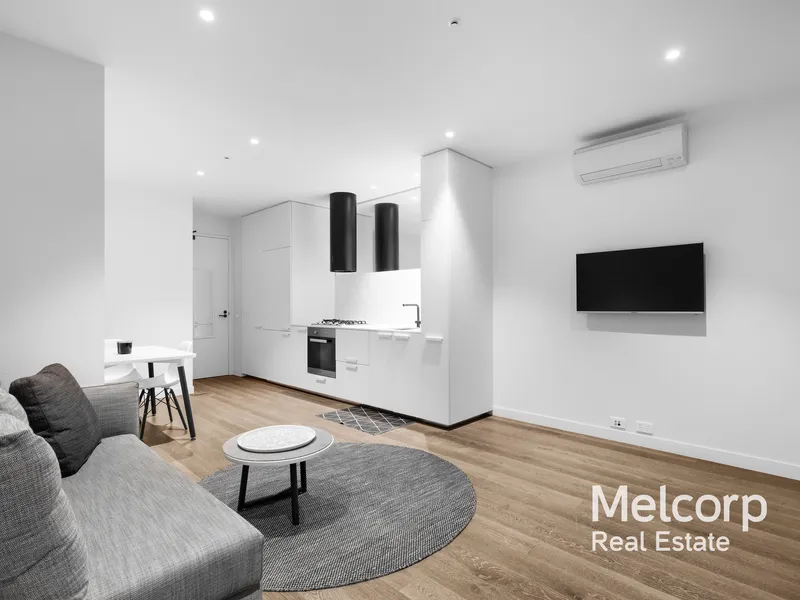 Ultra-stylish 'Upper House' retreat just steps to the CBD!