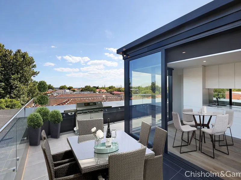 ELWOOD DELIGHT WITH AN ENTERTAINERS TERRACE