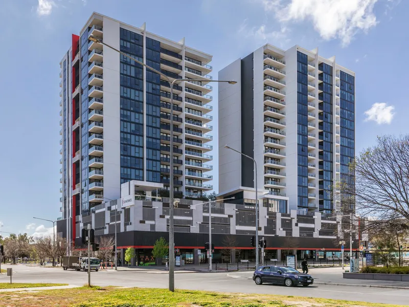 New Price! Executive Apartment, Sensational Views