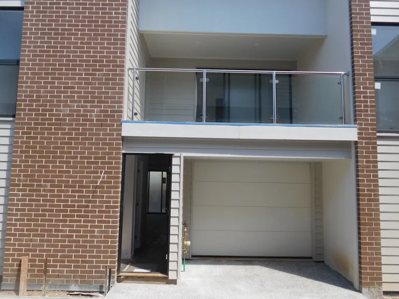 Modern Townhouse in small complex