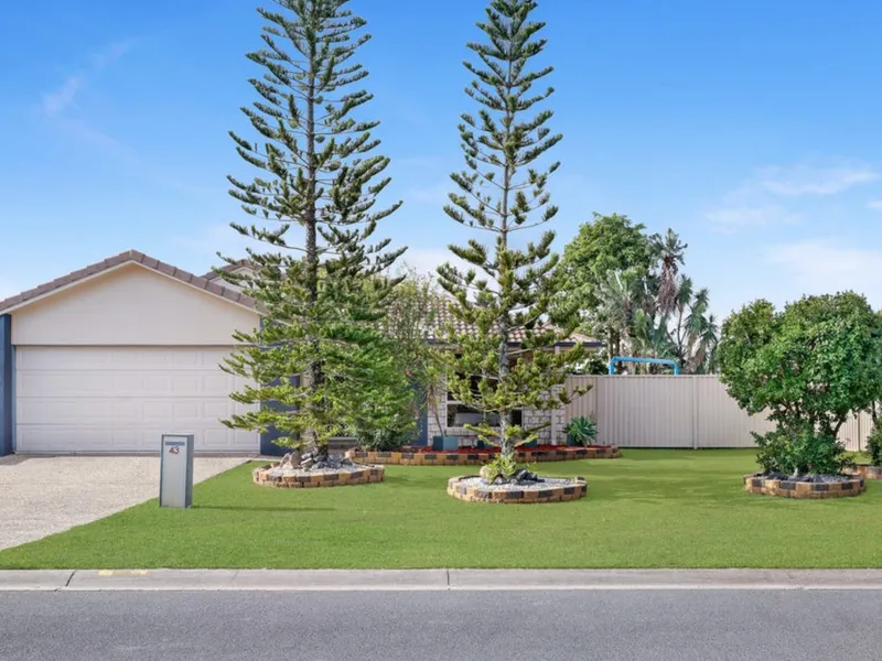 Air Conditioned, 4 brm - Bright and Airy Home