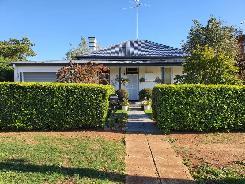 Hidden behind hedge is everything you are after!