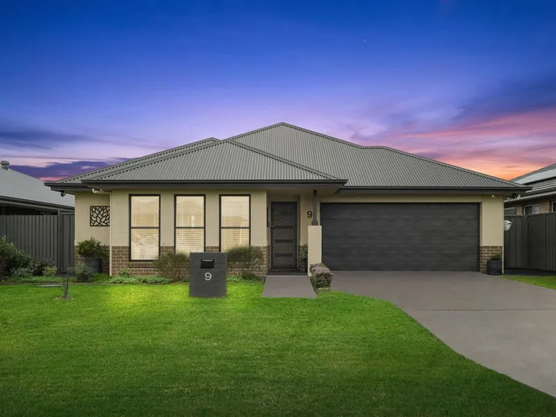 Put simply, you can walk the beach trail from 9 Foxtail!