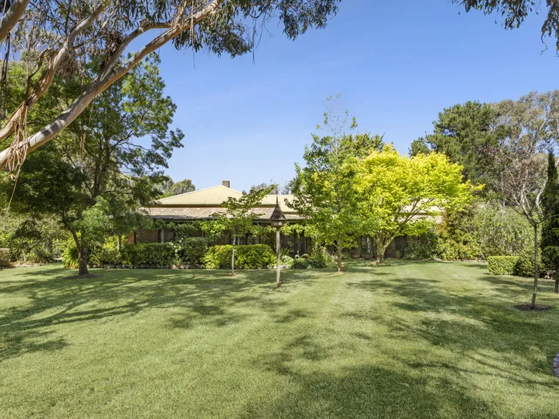 A Classic Country Home on 2.8Ha (7 Acres)