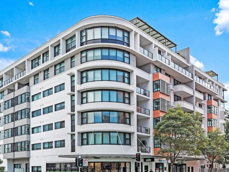 Fully Furnished Contemporary Apartment in Ultra-Convenient Location!