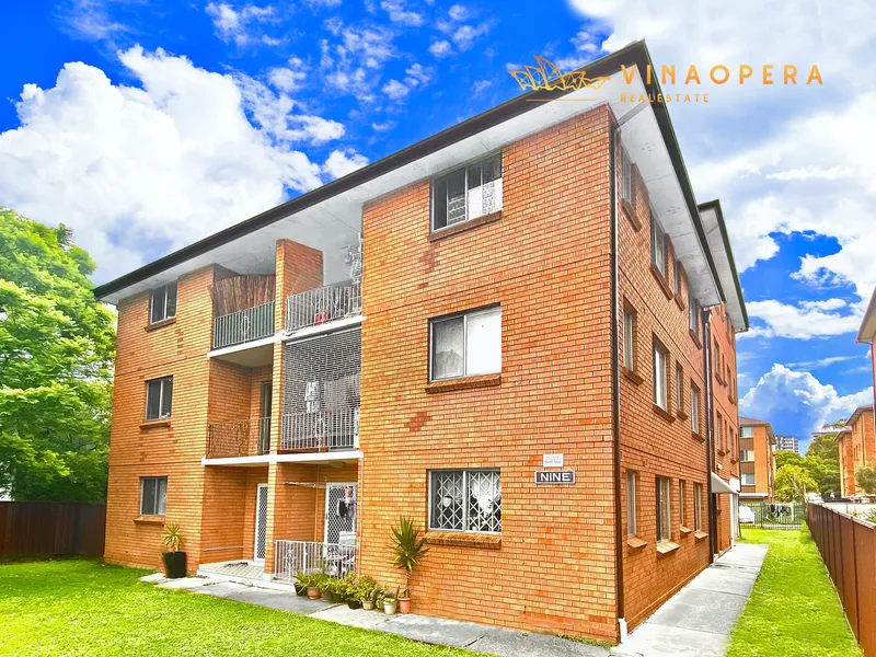 Spacious Well Located Apartment in the heart of Warrick Farm