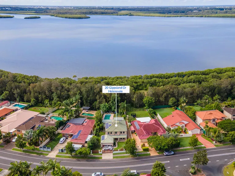 Huge family home with dual living on 923m