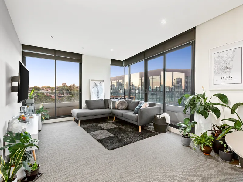 Smart and stylish Cremorne living with beautiful sunset views