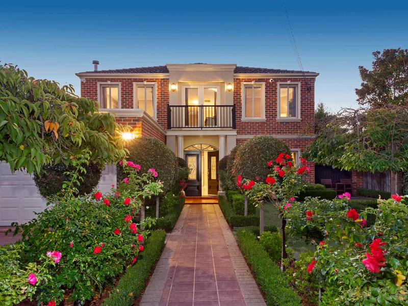 Hampton East’s Grandest Manor