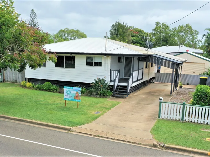 TIMELESS QUEENSLANDER WITH A MODERN FACELIFT.