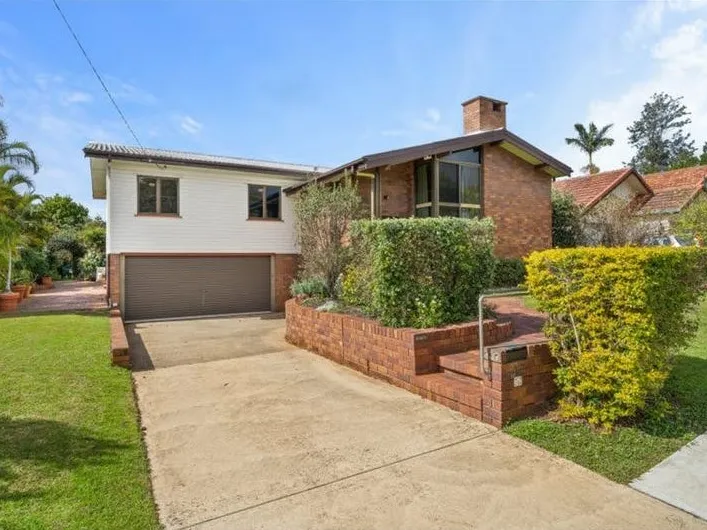 LOCATED IN THE HEART OF ASPLEY