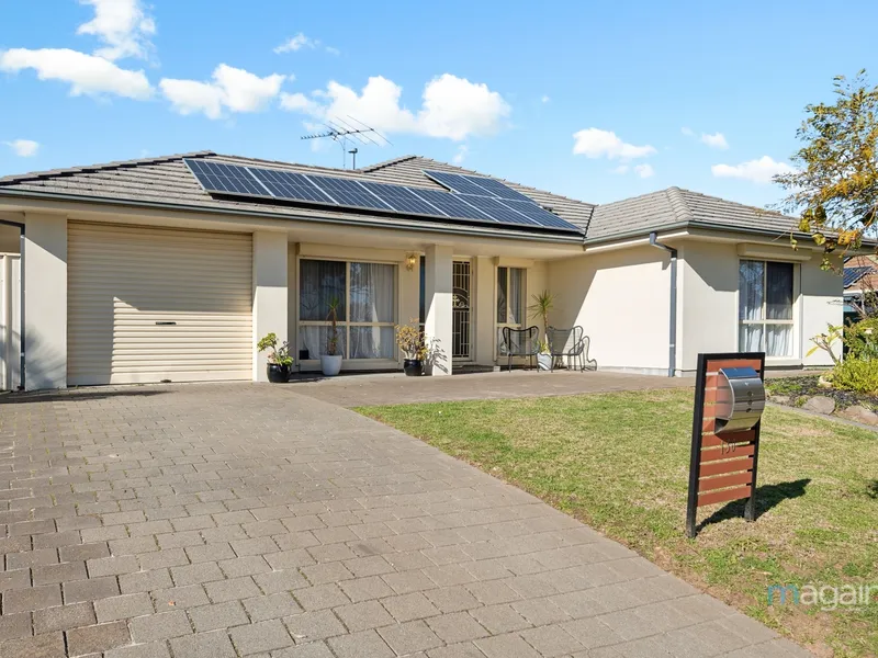 Fabulous family stunner with space for the caravan