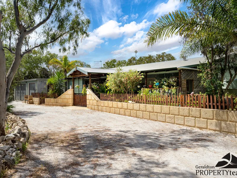 WHOLLY SHED…And POOL….And HOUSE…..And ACERAGE !!! 