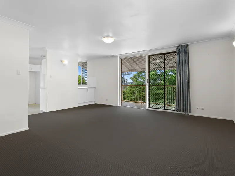 Great Breezes - Lots of Space - Super Location - New carpets installed Feb 2021!