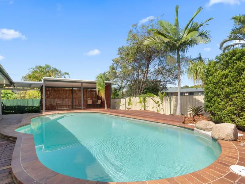 Space, Pristine Pool & Lovely Location