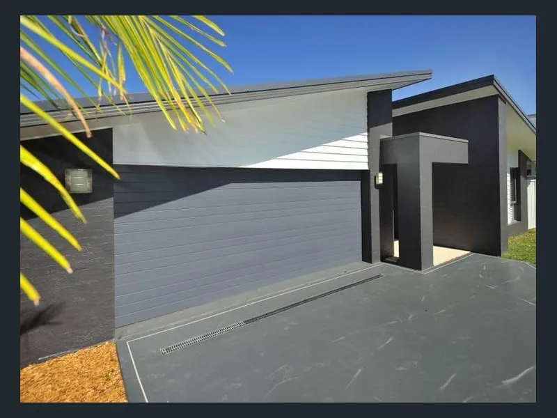 Large 4 Bedroom Family Home in Safety Beach