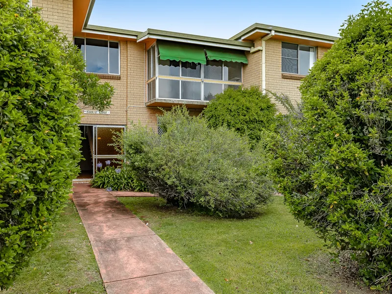 Elevated unit with outlook - Prime position - Hot price