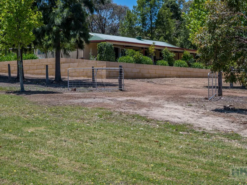 Be Charmed with over 8acres!