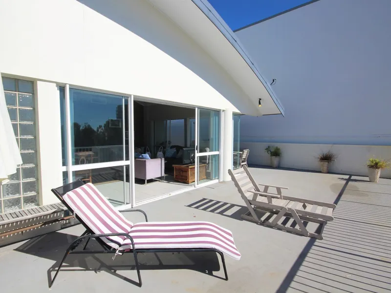 Furnished Apartment Opposite Cotton Tree Park