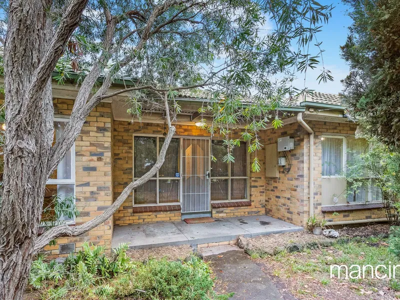 Superb Parkland Position, Renovate or Build Your Dream Home!