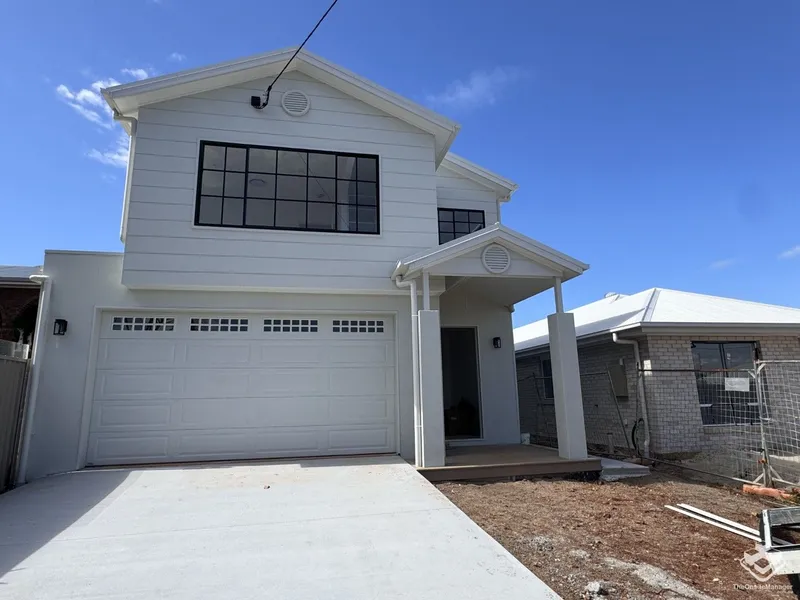 Brand New Hampton Style Home with Bay view rooftop Terrace!