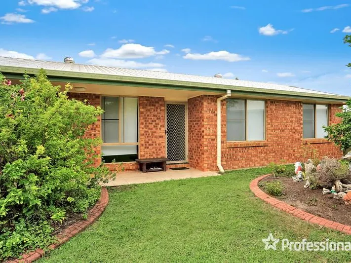 Very Neat & Tidy Home In A Quiet Cul-de-sac