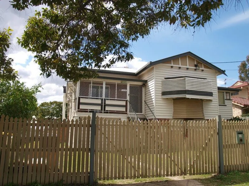 Great Location, Ducted Air Con