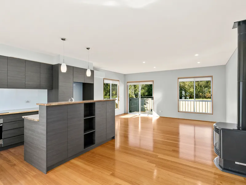 Freshly painted and stylish Villa!