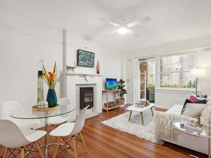 ELEGANT HARBOURSIDE APARTMENT 1 bedroom + parking