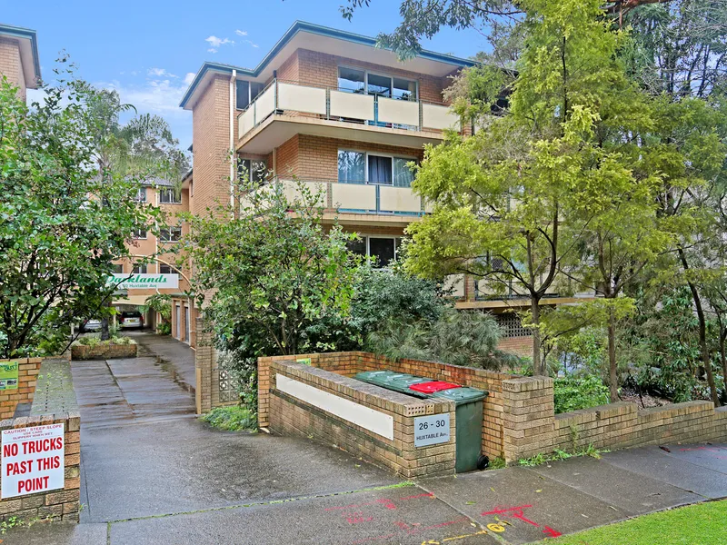 CONVENIENT & SPACIOUS 2 BEDDER WITH INTERNAL LAUNDRY & LOCKUP GARAGE