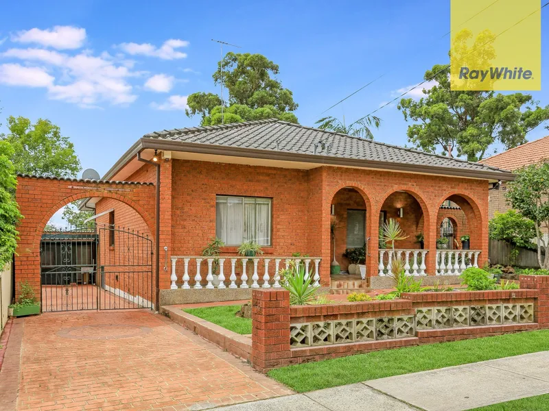 Full brick beauty with large potential!