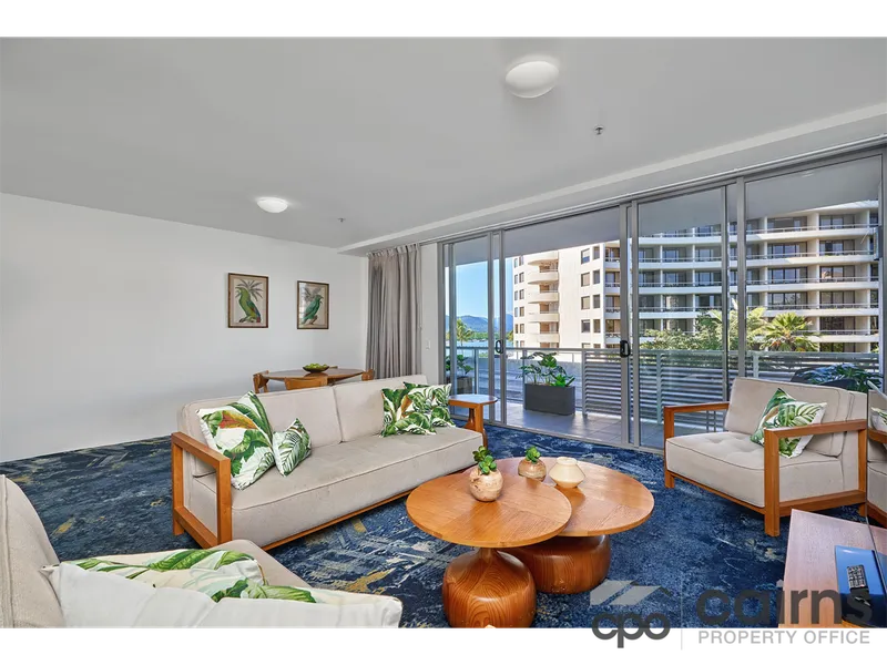 CITY APARTMENT WITH WATER VIEWS & EXTRA PRIVACY