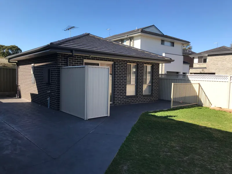 Near new Granny flat available now