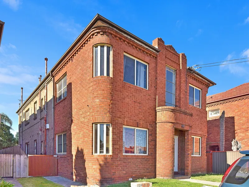 FOUR WEEKS FREE RENT! Freshly Painted Two Bedroom Apartment 