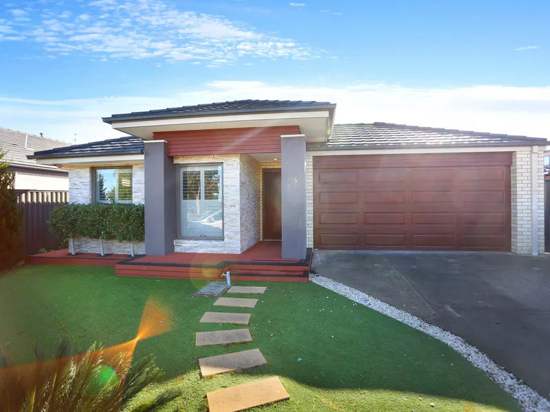 Spacious & Immaculately Presented Family Home In Truganina!