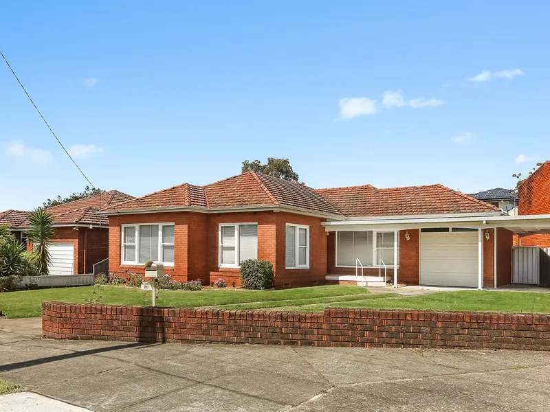 Dream Potential On A Prime Corner Landholding