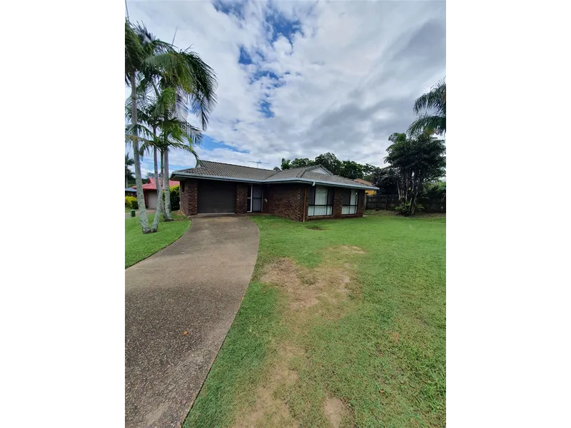 Lovely Family Home in Quiet Complex!