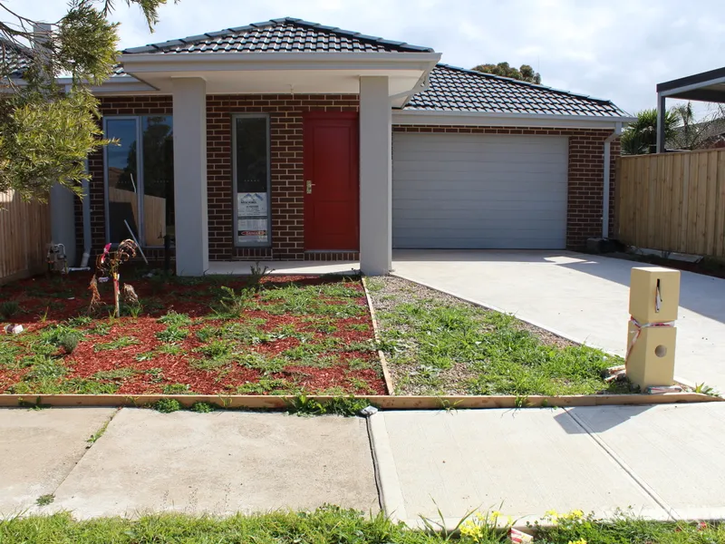 4 BEDROOM UNIT FOR RENT IN LAVERTON!