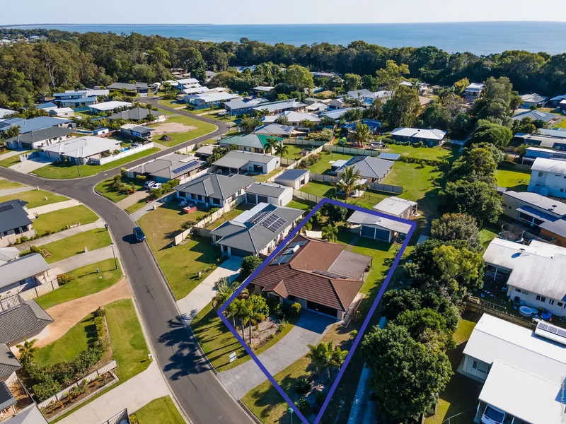 Great Low Set Home With Lots Of Vehicle Garaging - Walk To The Beach!