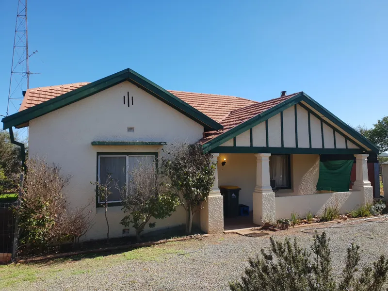 Solid Home with Solar Panels and Solid home with Solar Panels and Views