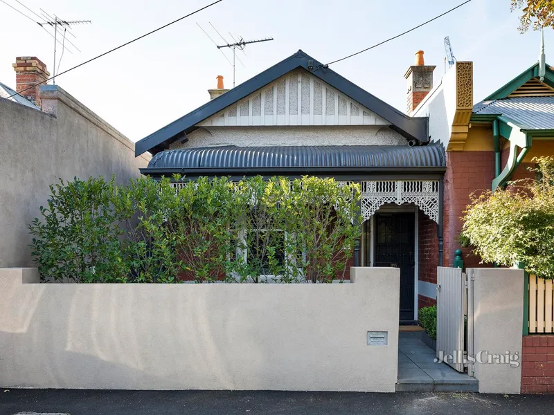 Irresistibly attractive & idyllic inner-city living