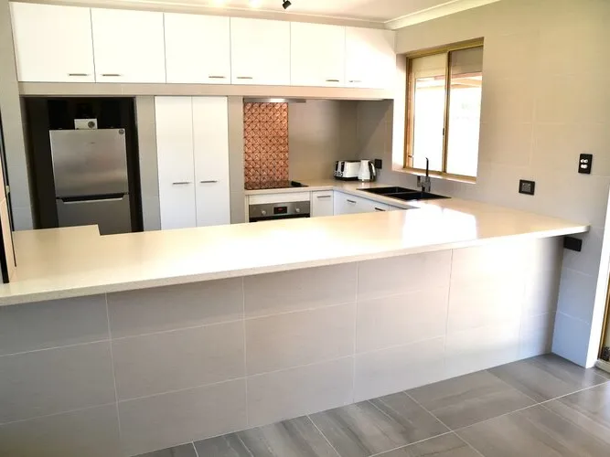 ULTRA MODERN HOME IN ULTRA CONVENIENT LOCATION 