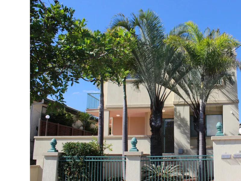 Prime Nobby Beach Positioned Villa!