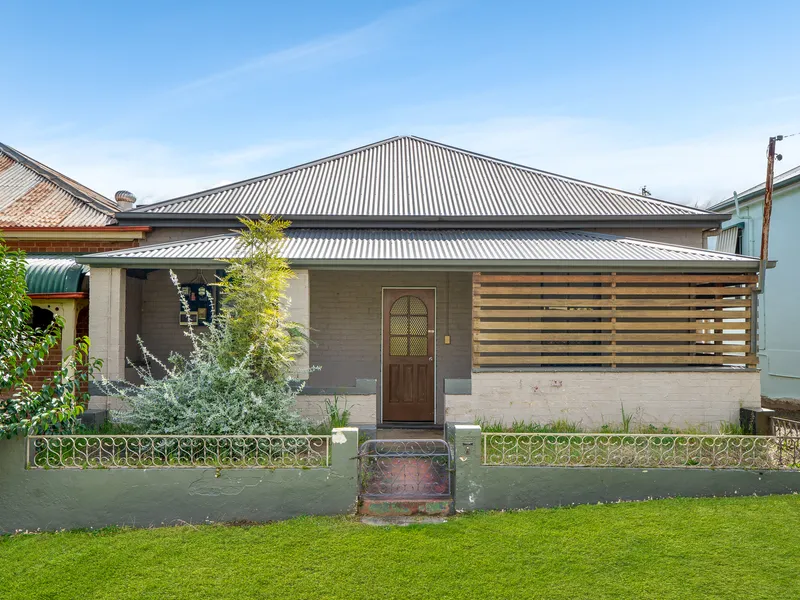 Walking Distance to CBD!