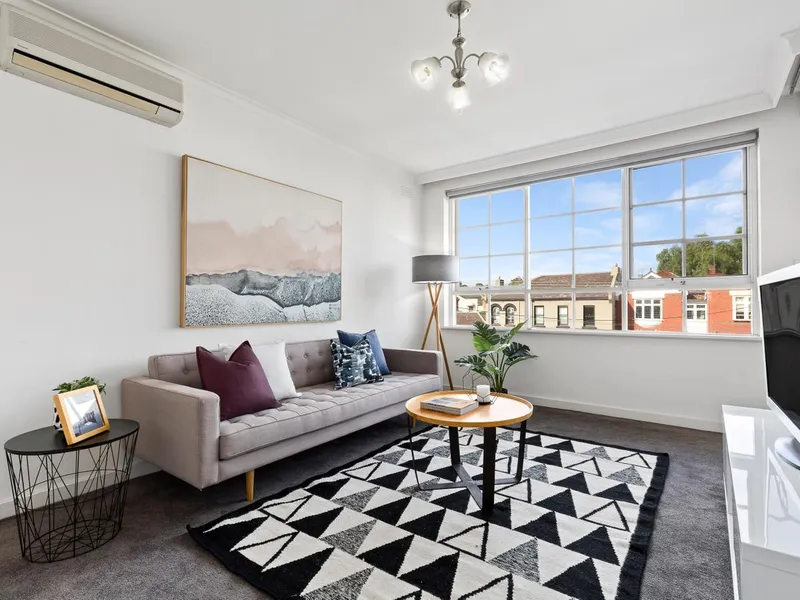 NEAT, INNER CITY APARTMENT!