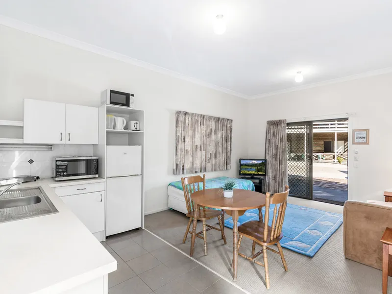 UNIT 2, 158 GREEN CAMP ROAD, WAKERLEY                                     LOT 18 ON BUP12143 (TITLE REFERENCE 18398035)